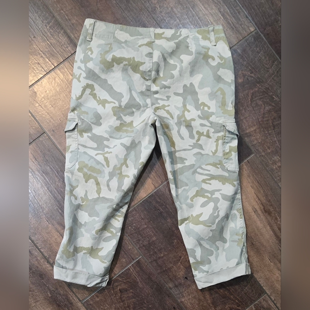 Women's Camo Capri Pants - Picture 2 of 6